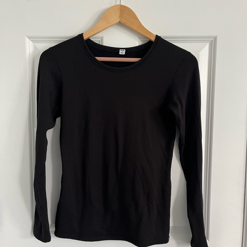 Uniqlo Black Size M Women’s HEATTECH Ultra Warm Long Sleeve T-Shirt